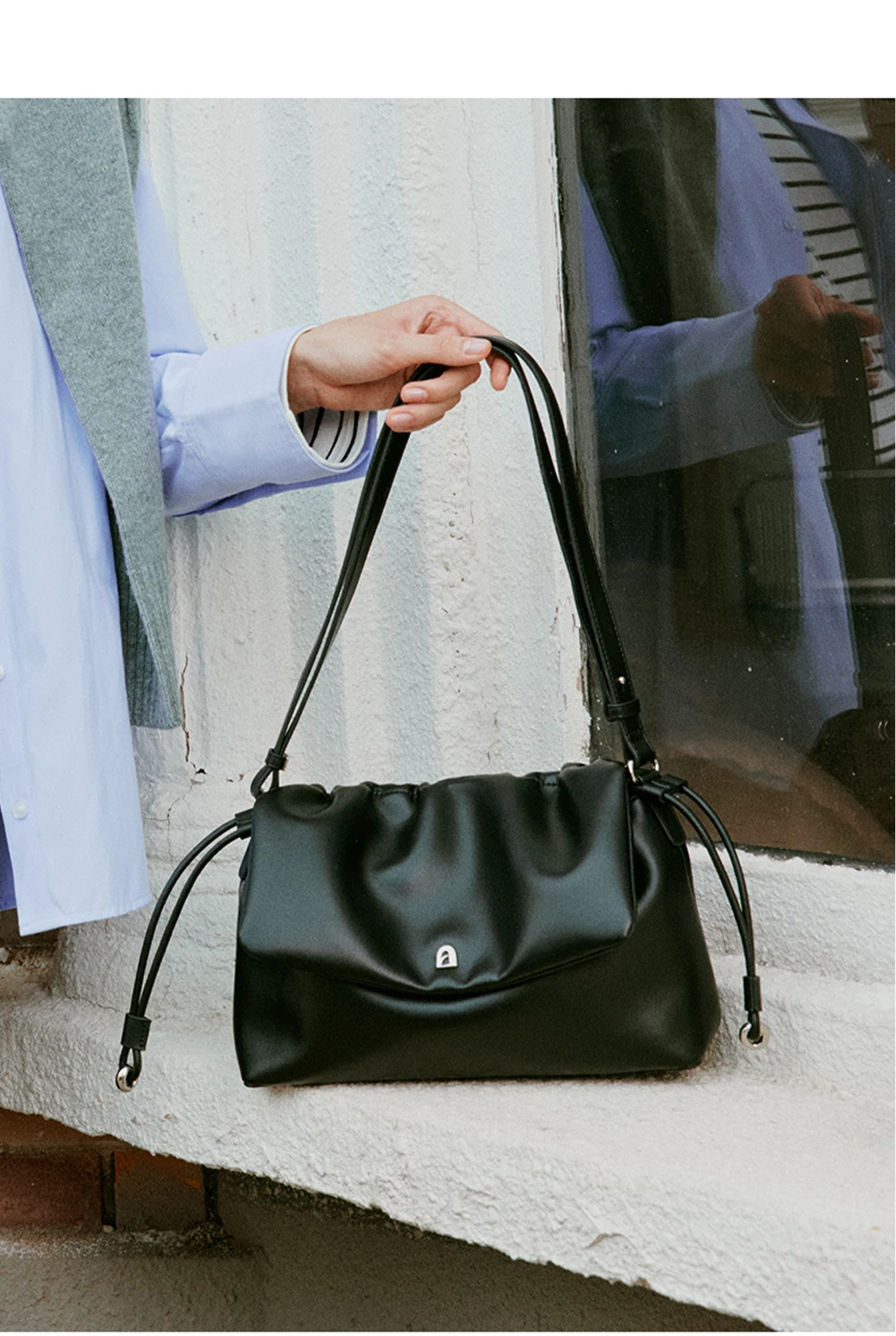 Shoulder carry demonstration