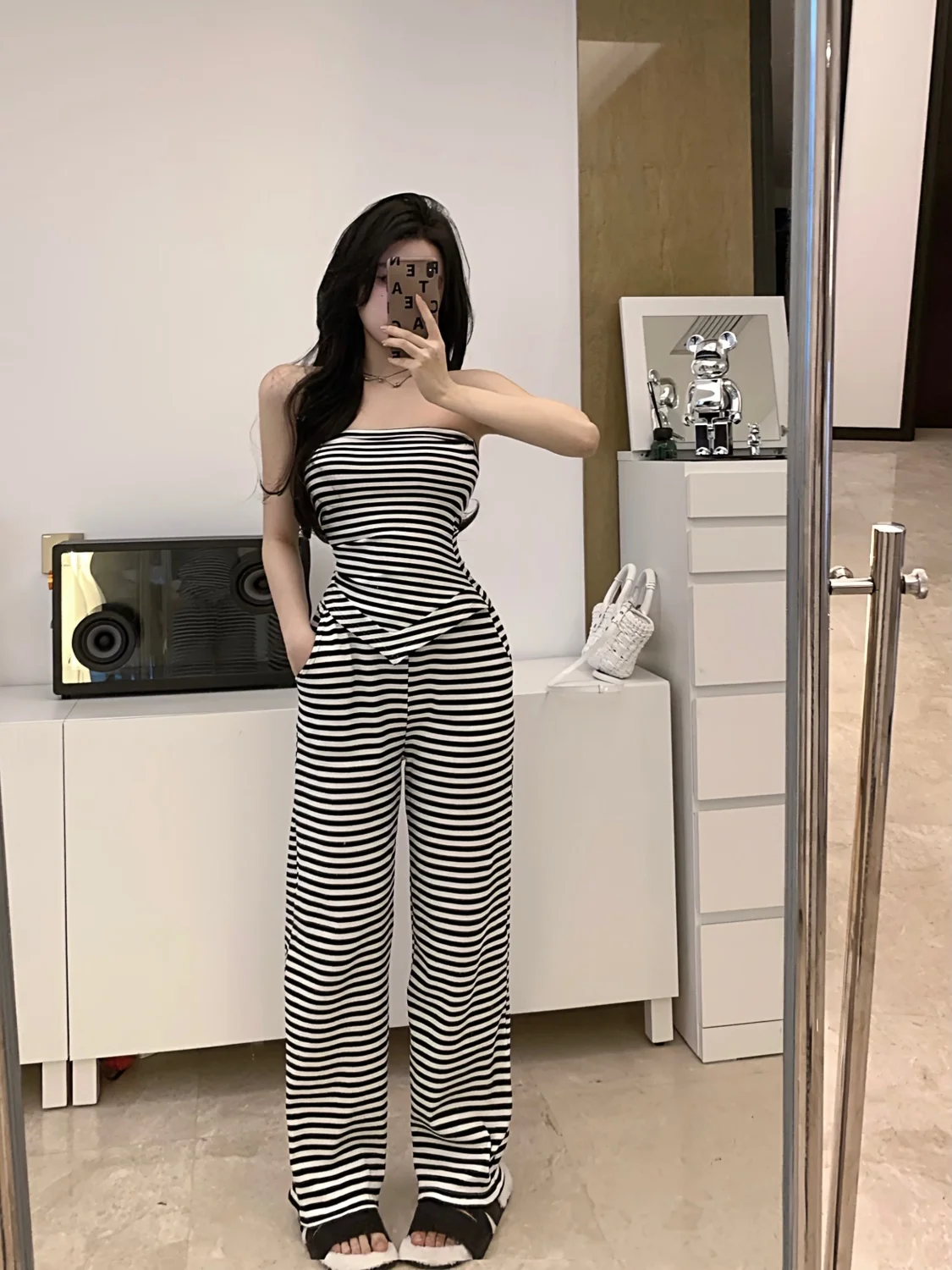 Рисунок 2 - Женские широкие брюки в полоску