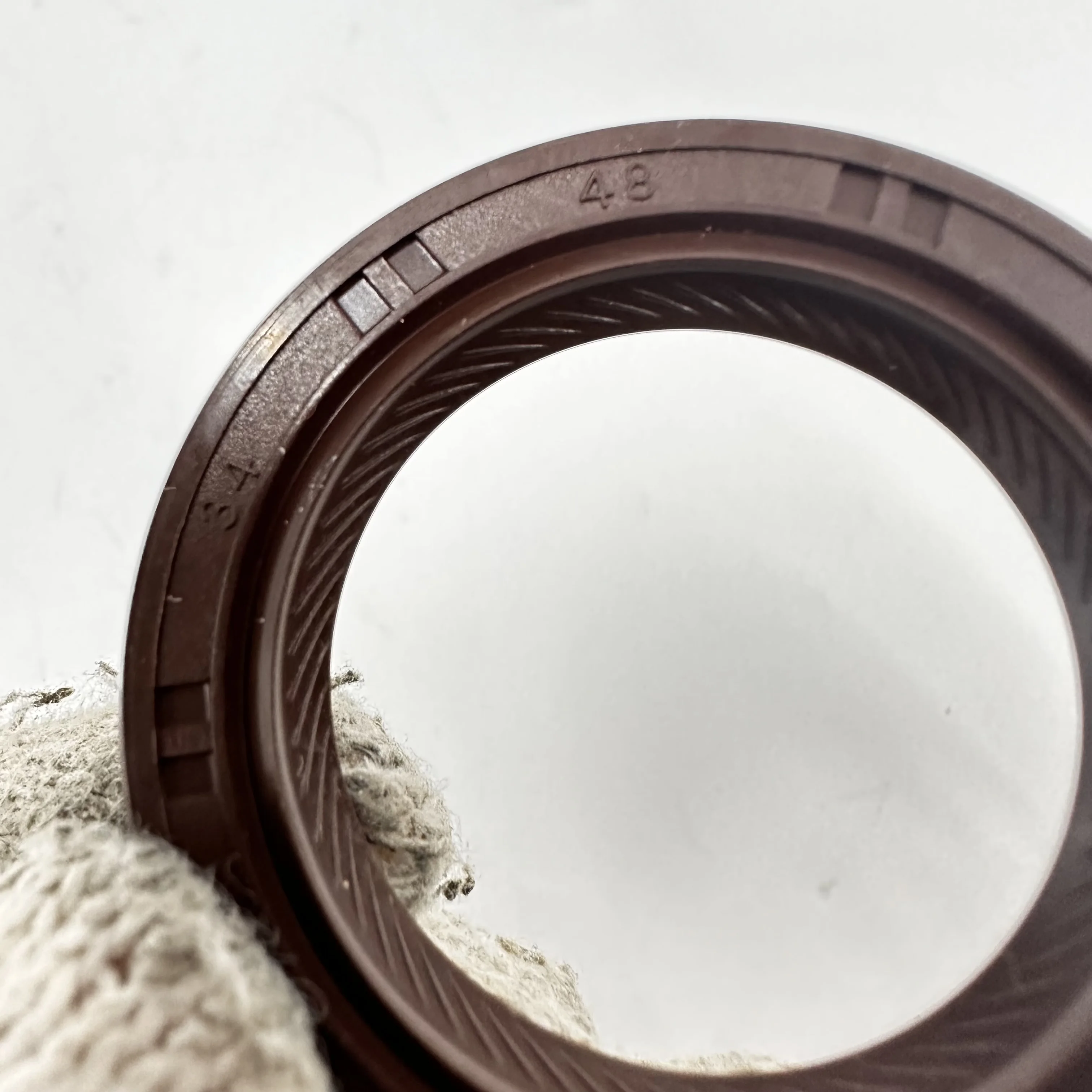 2142103000 Engine Front Timing Cover Crankshaft Seal for hyundai Accent I10 I20 for kia Rio PICANTO 21421-03000