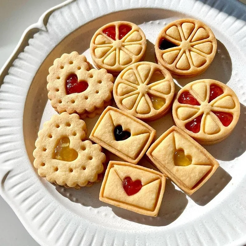 Cookie Cutter Baking Mold Cookie Mould Cookie Printing Mold Baking Decorating Tools Cookie Maker Press Kit Jam Sandwich Cookie Cutter Biscuit Mold 3D Christmas Plastic Pressable Fondant Cookie Stamp New Year Cake Decor Baking Supplies