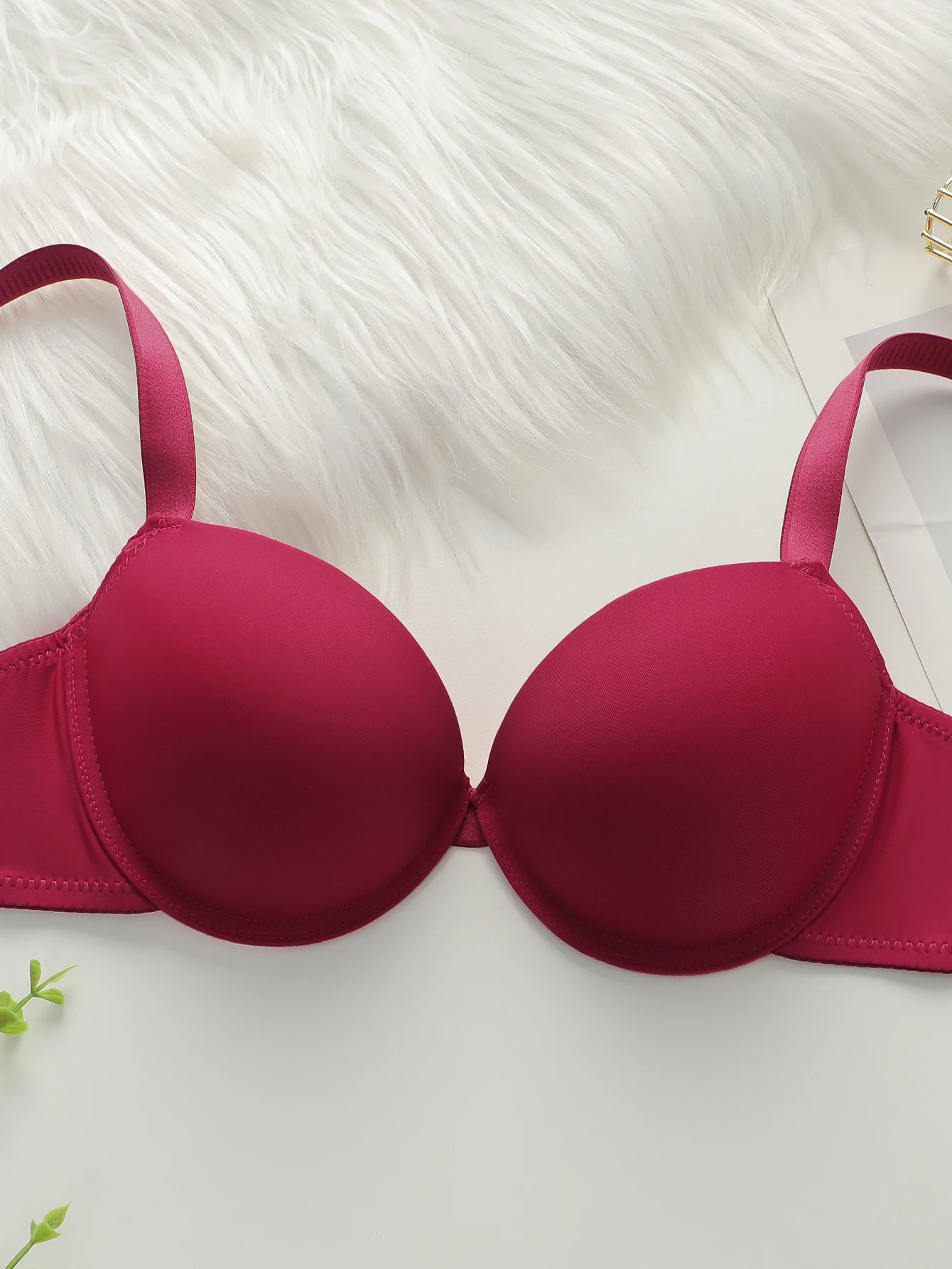 حمالة صدر مبطنة سميكة مثيرة مع دعم فولاذي مناسبة للثدي الصغيرين لإظهار حجمهم مجموعة الملابس الداخلية النسائية B2051