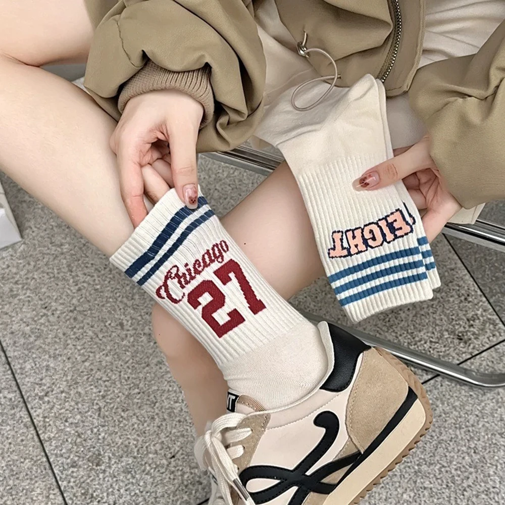 5 Paar modische Damensocken, neue Mädchen-Street-Casual-Crew-Socken, atmungsaktiv, mit Buchstabenmuster, trendig, bequem, Baumwollsocken, lange Socken – Detail 3