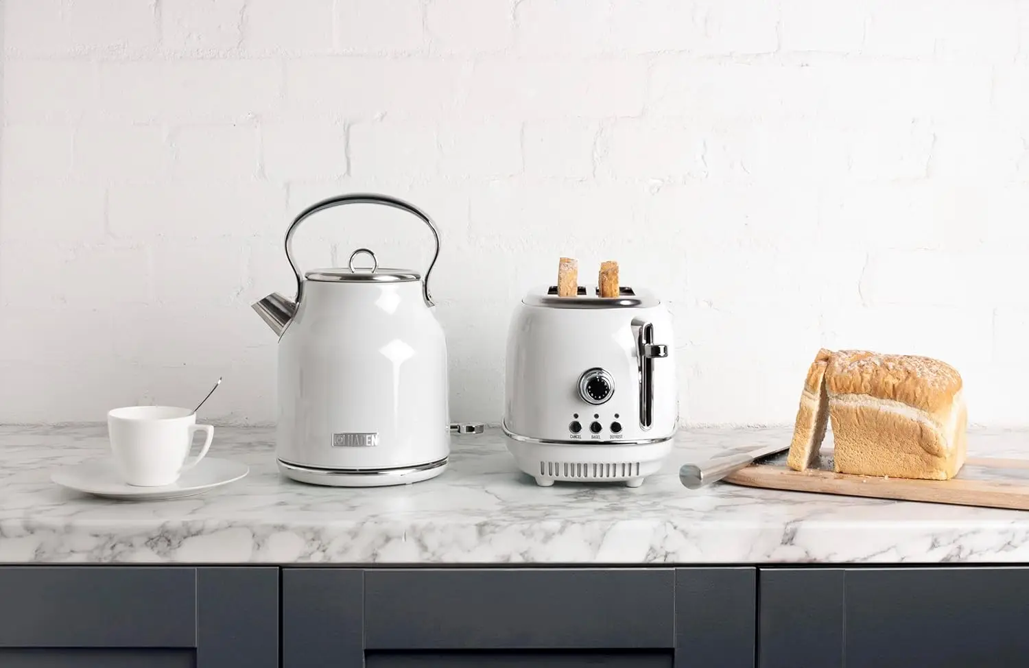 1.7 Liter Stainless Steel Body Retro Electric Tea Kettle with 2 Slice Wide Slot Stainless Steel Bread Toaster 2