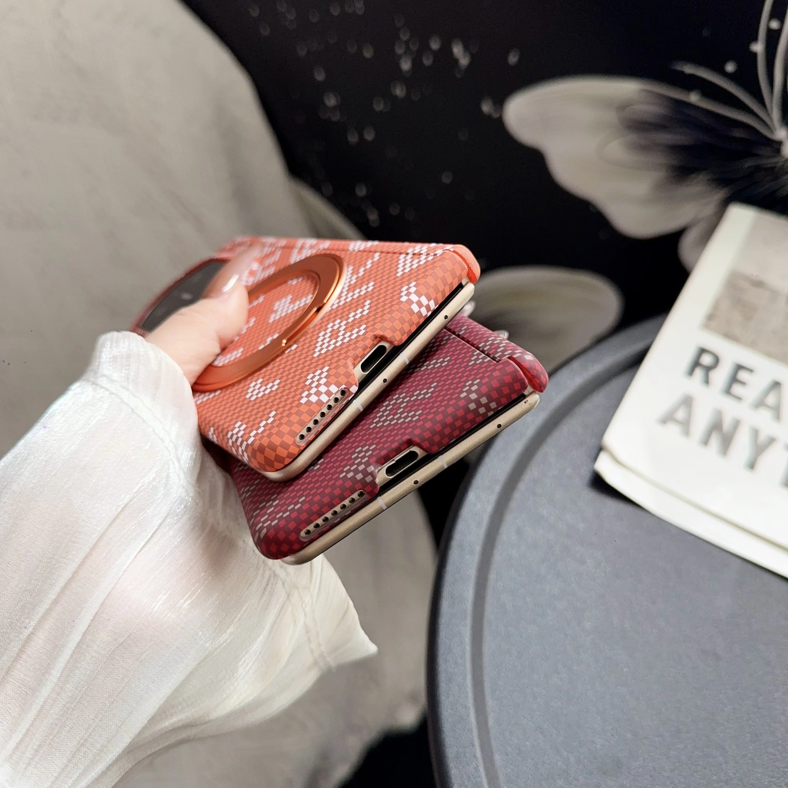 Carbon Fiber Texture Magnetic Business Case with 360° Rotating Bracket and Anti-Drop Protection