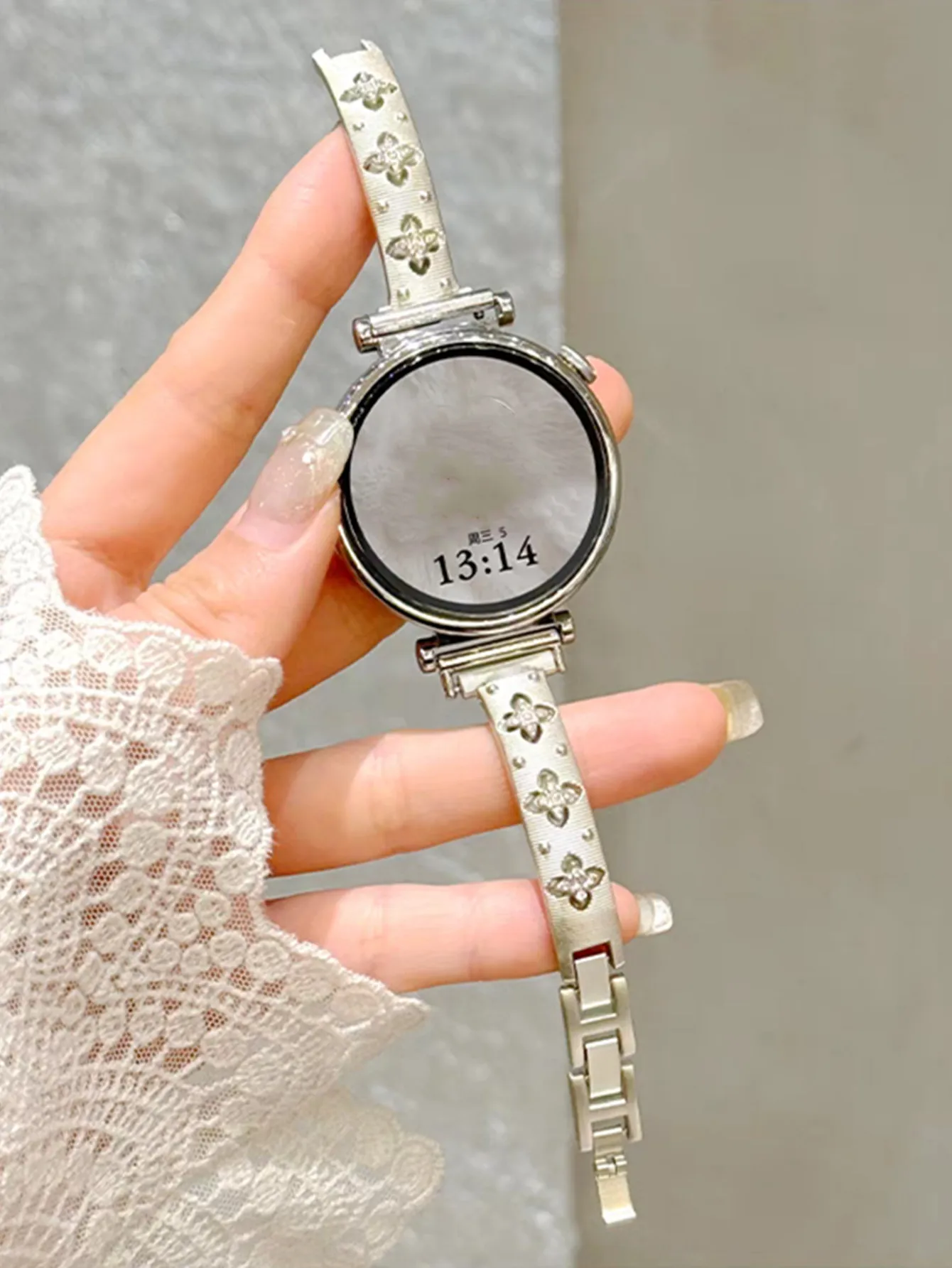 Slim Four-Leaf Flower Bracelet Strap - Elegant Metal Band