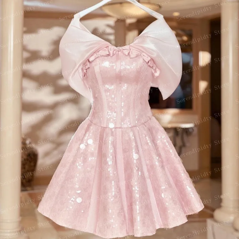 Рисунок 3 - Женское блестящее платье с открытыми плечами