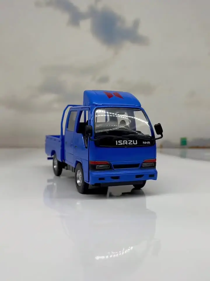 1:32 ISUZU NHR Alloy Car Model Diecasts Metal Dump Truck Vehicles