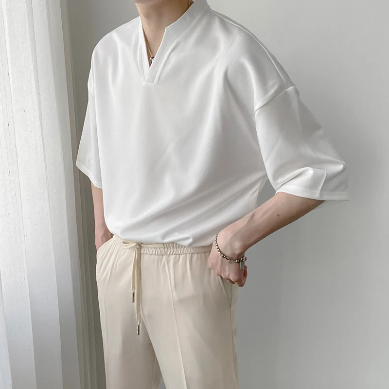 

2022 Summer Men's Short Sleeve Top Korean Loose 5 Sleeve T-shirt Fashion Small V-neck Tshirt White/black Color T Shirts M-XL