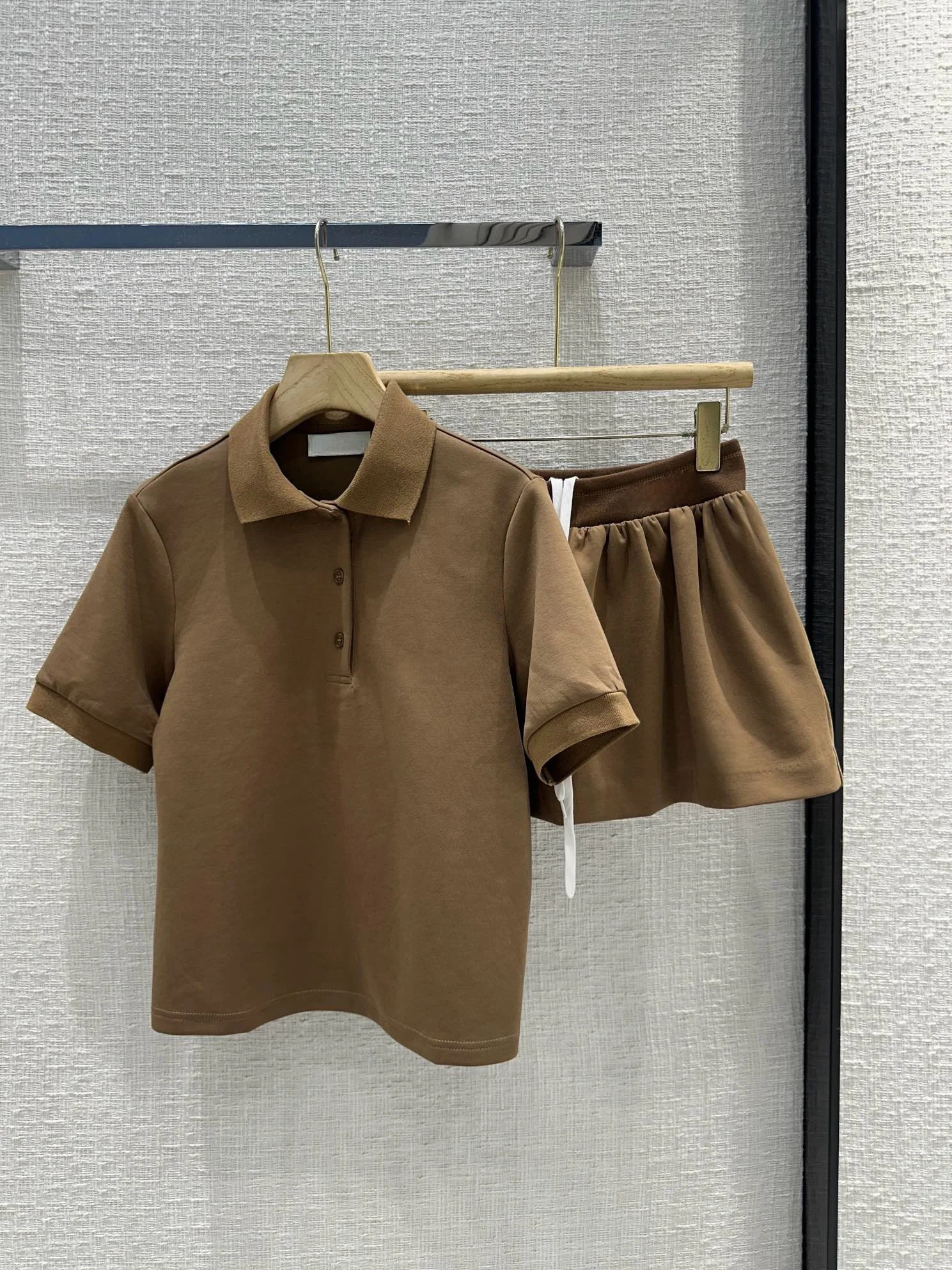 

2024 Summer Embroidered Letter Polo Shirt Paired with Elastic Waist Ultra Short Fluffy Half Skirt Fashionable Casual Short Style