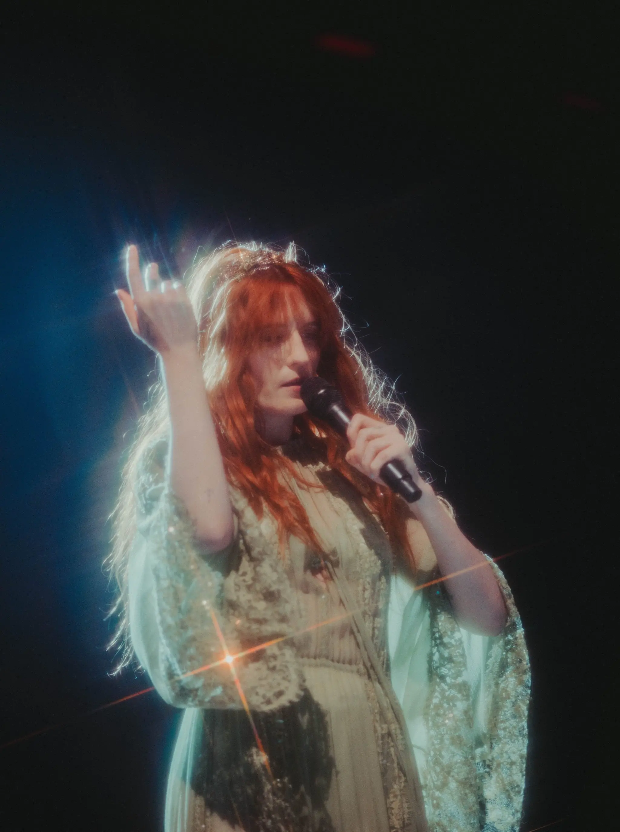 thumbnail image 1 of Póster fotográfico de concierto de la cantante británica Florence Welch, impresiones en lienzo, arte de pared para la habitación del hogar, para fanáticos de la música de Florence Welch, 1 of 5