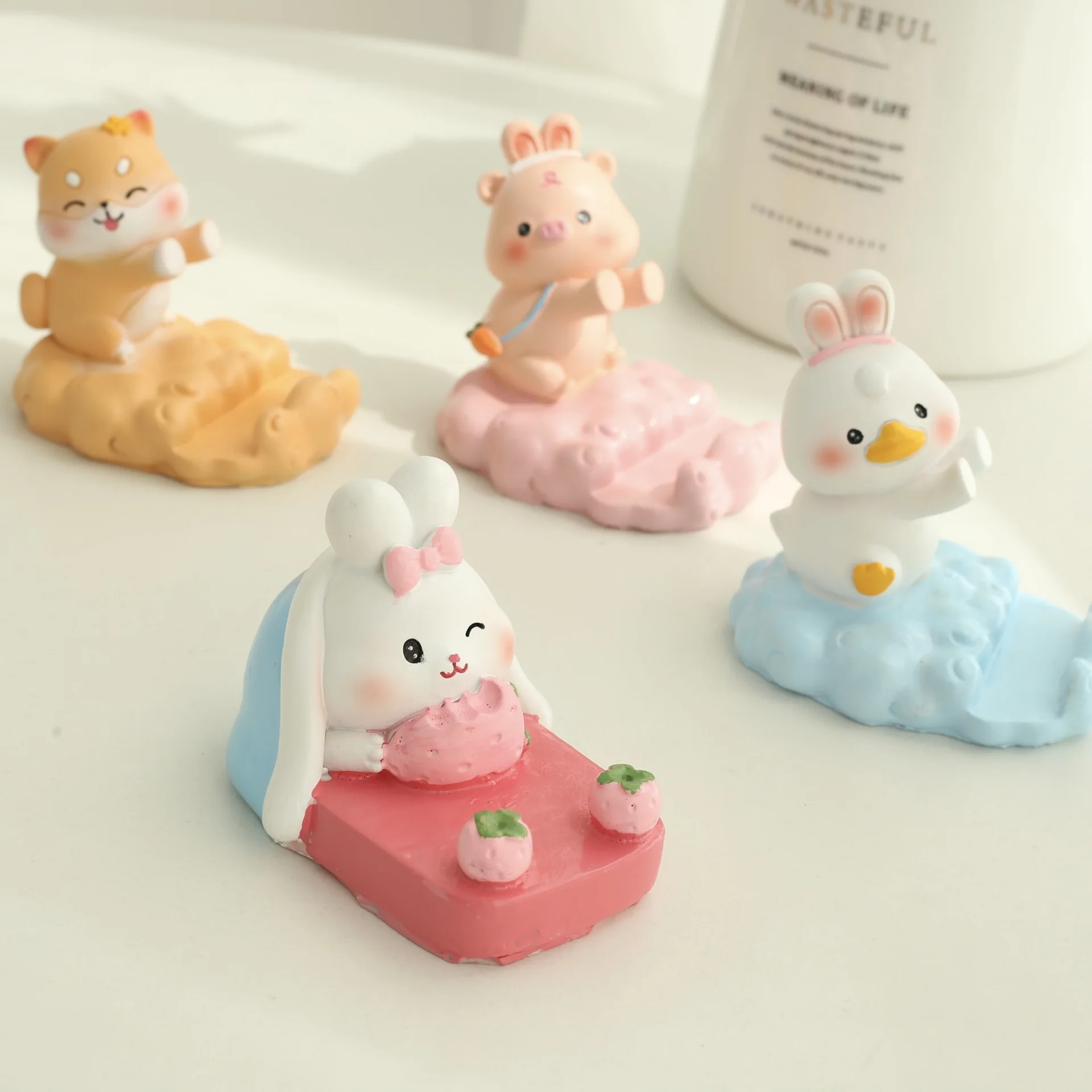 

Kawaii Animal Mobile Phone Holder Home Decor Ornament Living Room Decoration Resin Figurine Crafts Office Desktop Accessories