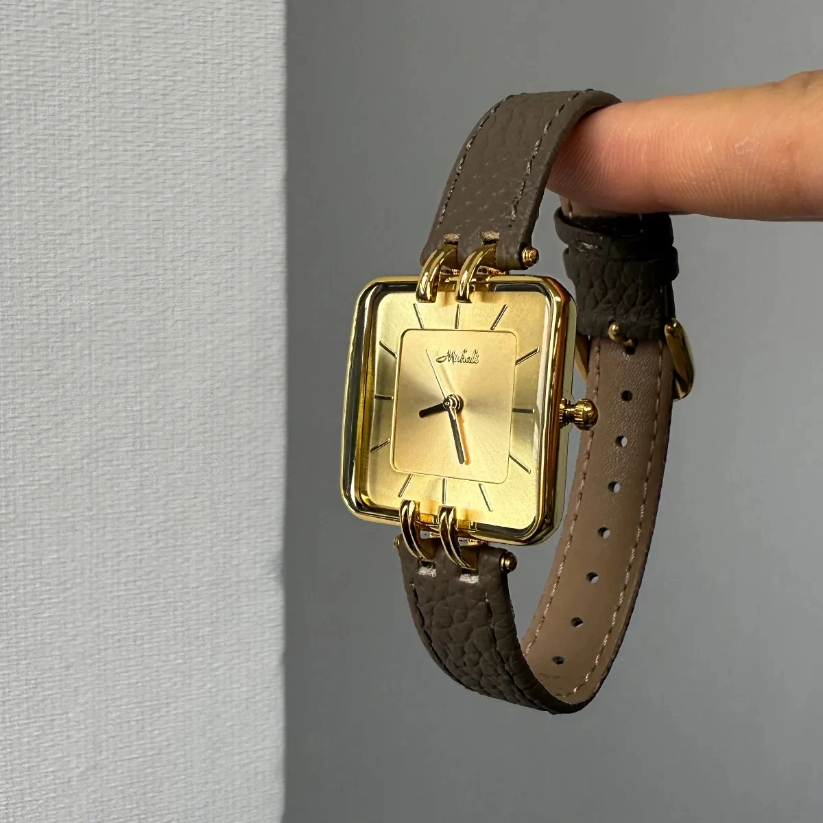2025 Mode Vrouwen Horloge Grote Vierkante Wijzerplaat Dunne Lederen Band Dames Horloge Elegante Quartz Meisjes Horloges Casual R