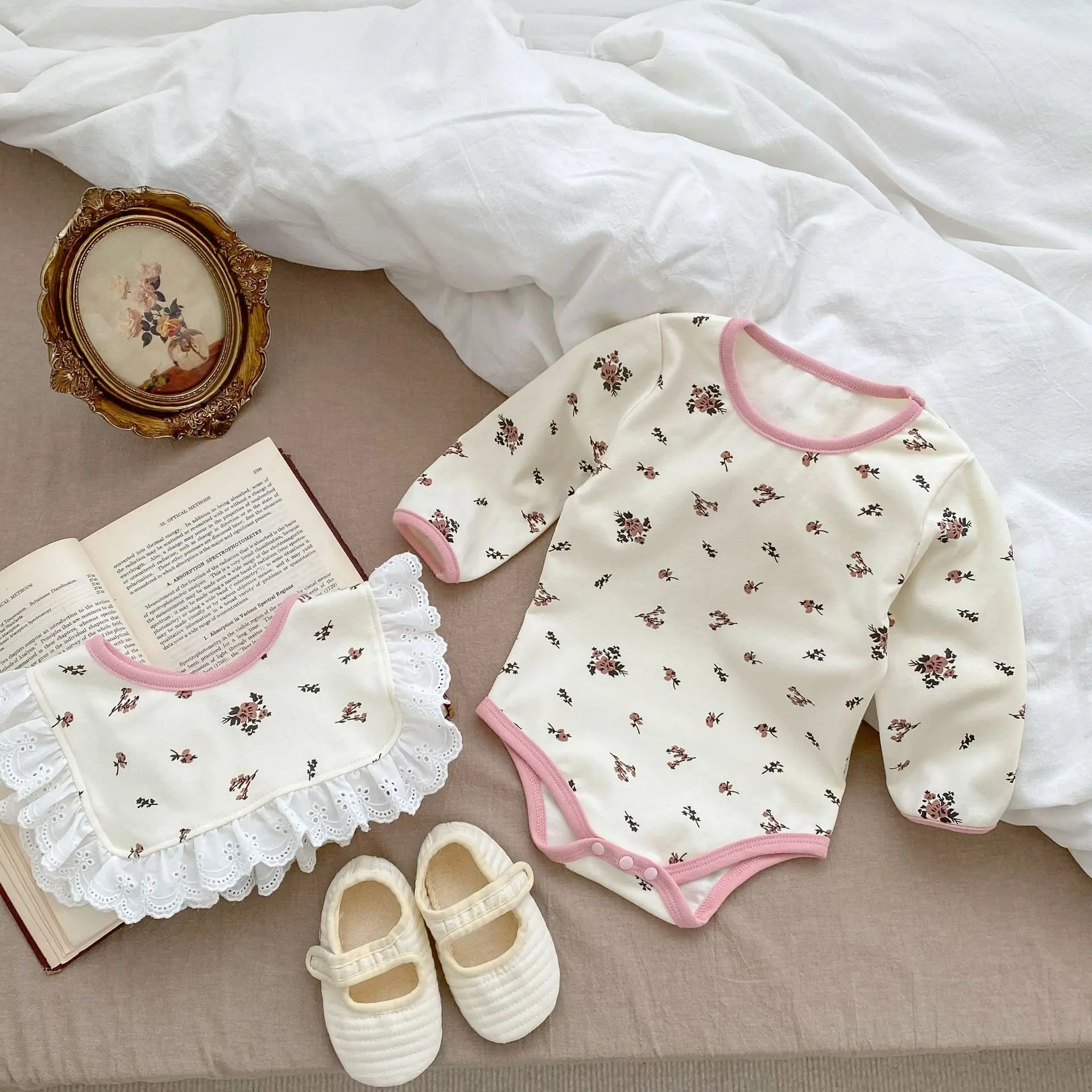 

2023 Spring New Girls' Baby Clothing Floral Bodysuits Long Sleeve Infant One-Pieces Newborn Lace Bib Toddler Two-Piece Clothes