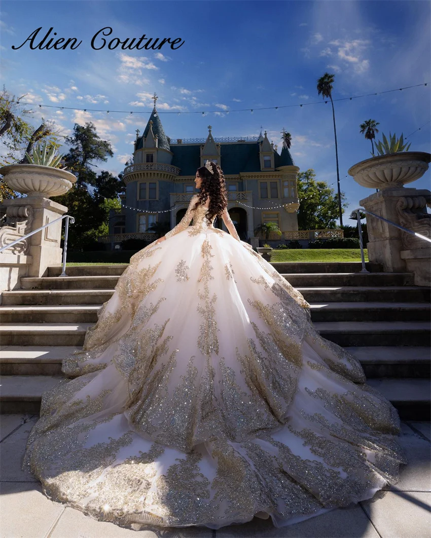 Sumptuous White Quinceanera Dress Ball Gown Sequins Appliques Birthday Gown With Long Sleeve Vestidos De 15 A&ntilde;os Customized