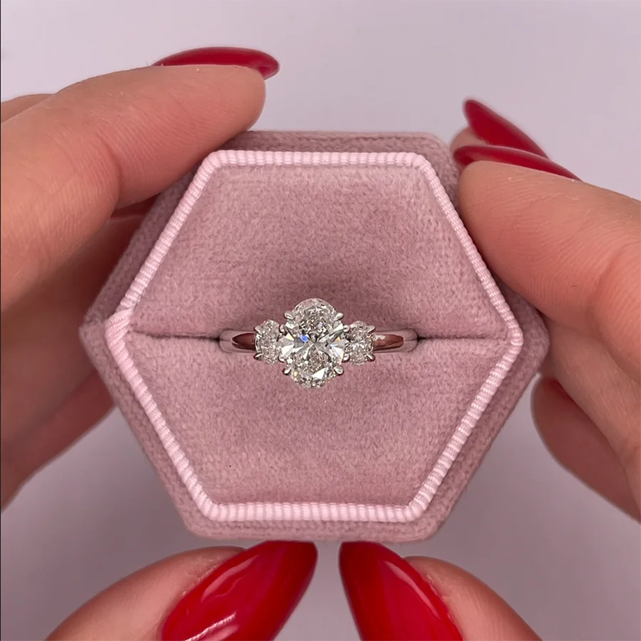 IGI 다이아몬드 약혼 반지, VS1 F 타원형 컷, 1.5ct Ct 실험실 생성, CVD 스파클링