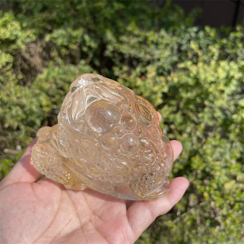 

Натуральный прозрачный кварц 637 г, Золотая жаба, хрусталь, ручная работа