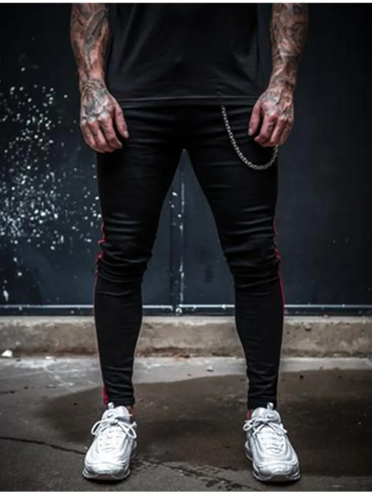 Рисунок 3 - Модные облегающие мужские брюки с боковыми полосками