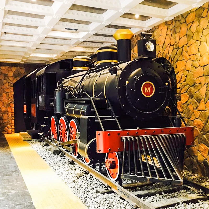 

Custom retro industrial wind large steam train landing ornaments garden restaurant garden shopping mall creative decorations.