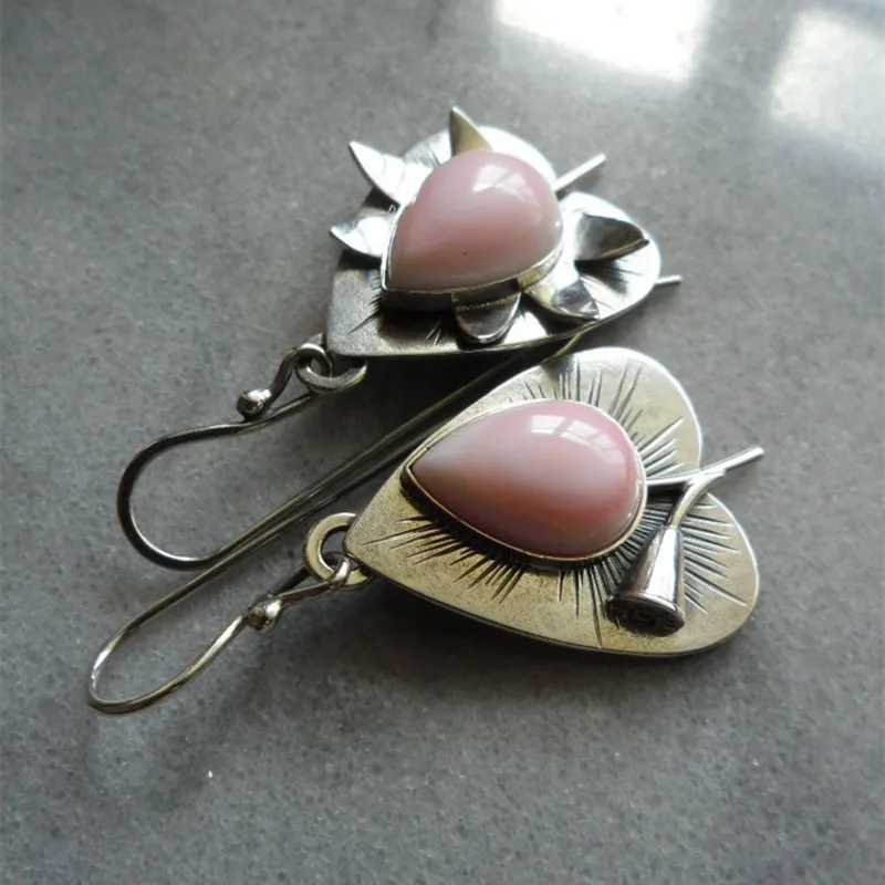 

2022 New Asymmetric Heart Plant Inlaid Stone Earrings For Women Vintage Hand Carved Flower Pattern Statement Earrings