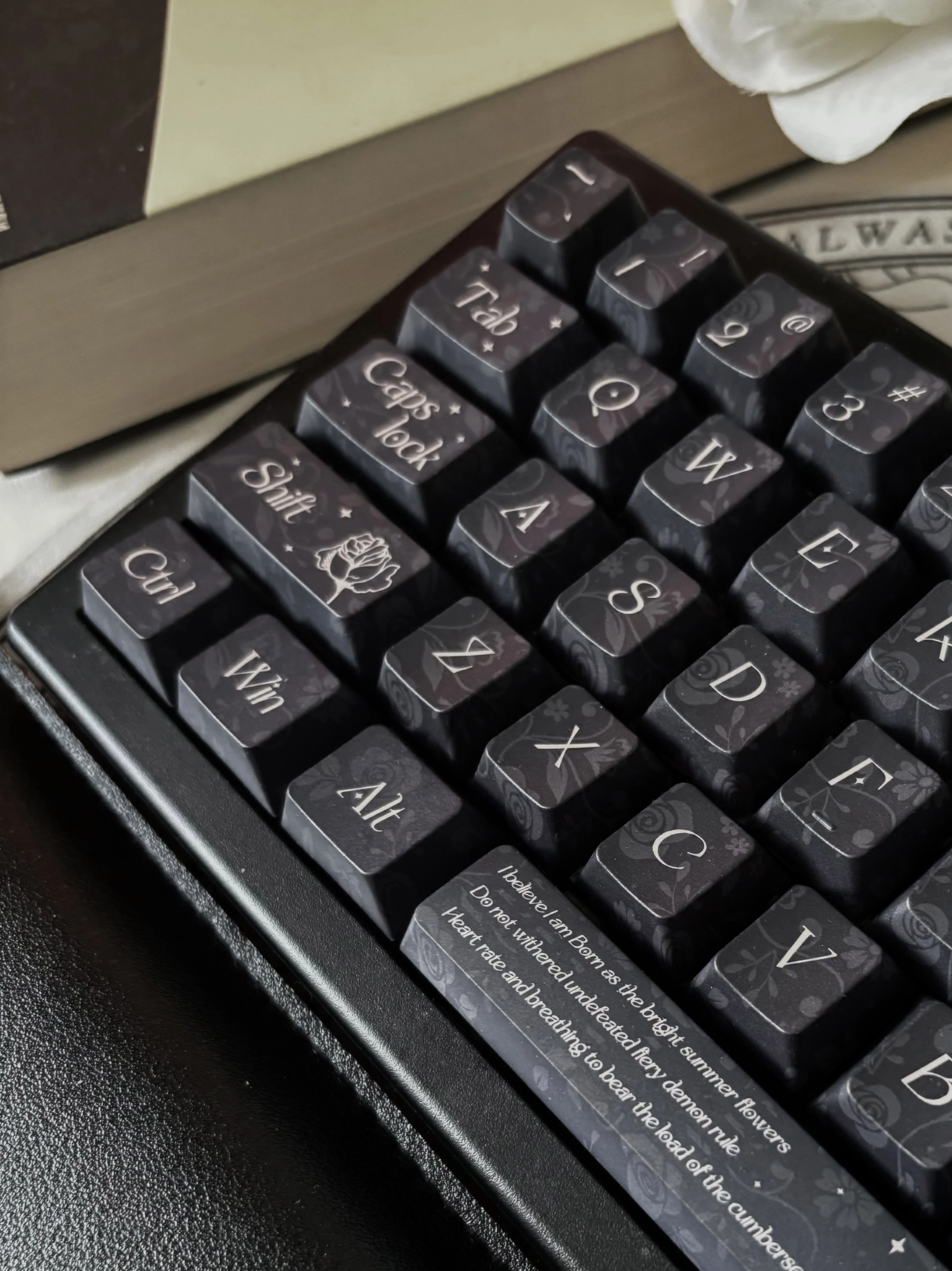 Completa Five-sided Sublimação Cereja Pbt Material Teclado Alice Teclado Mecânico Faça Você Mesmo Chave Keycaps Jet Black Rose Black