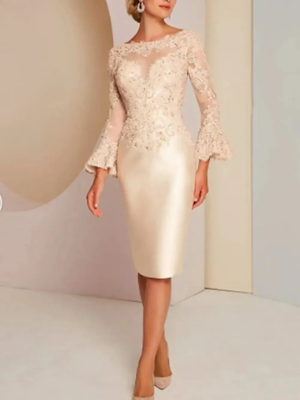 

Sheath / Column Mother of the Bride Dress Plus Size Elegant Vintage Jewel Neck Knee Length Lace Satin Long Sleeve with Appliques