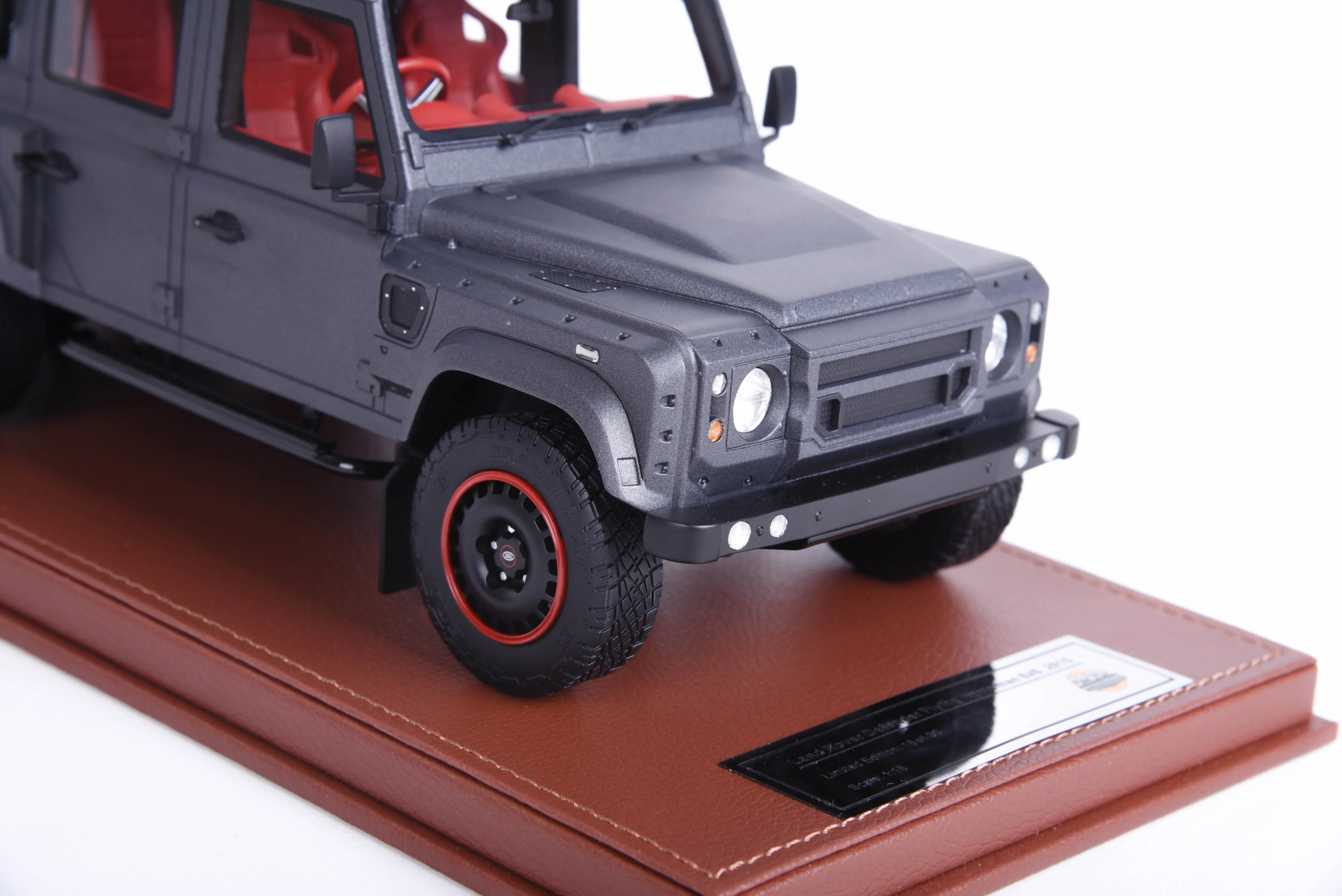 1:43 완벽한 실제 자동차 시뮬레이션 모델, Defender Flying Huntsman 6x6 픽업 송진 자동차 컬렉션 장난감 차량 모델