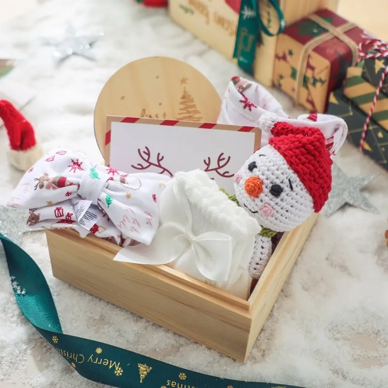 

Newborn Christmas Rattle Set Baby Photography Props Snowman Crochet Rattle Toy Set Infant Photography Props Christmas Socks Gift