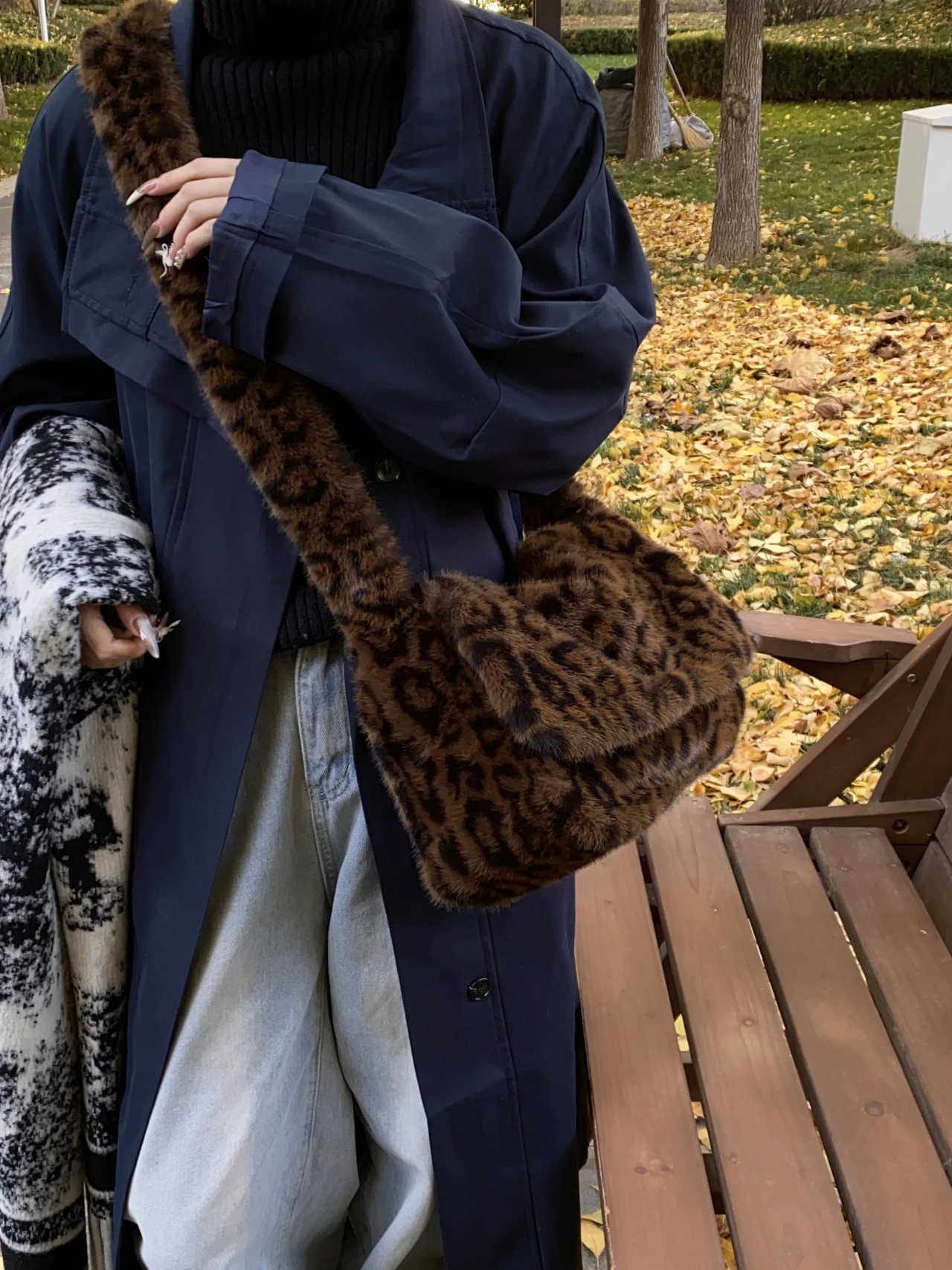 Damen-Schultertasche aus Lammstoff, warm, flauschig, Fell, Handtaschen, große Kapazität, Einkaufstaschen, Mädchen, niedliche Umhängetasche, Schultasche – Detail 19