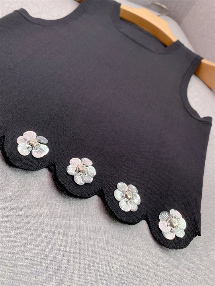 Elegant and high-end black sequin flower studded knitted vest with salt light maturity, women's plus half skirt set