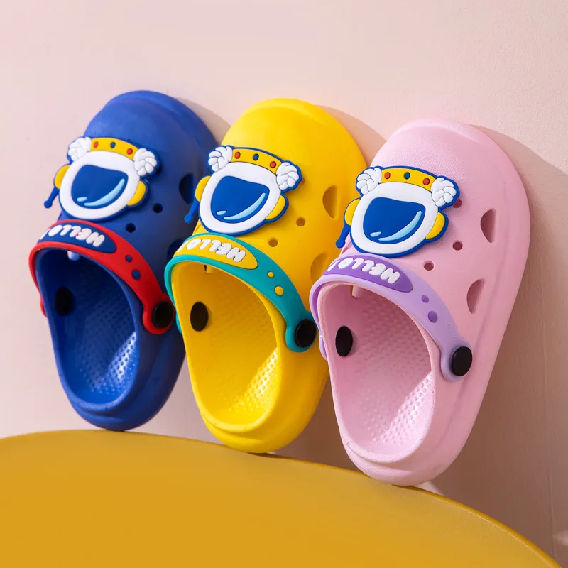 Kids Cartoon Slippers Summer Boys Hole Shoes Girls Outdoor Wear Slip Solid Sandals 2-8 Years Old
