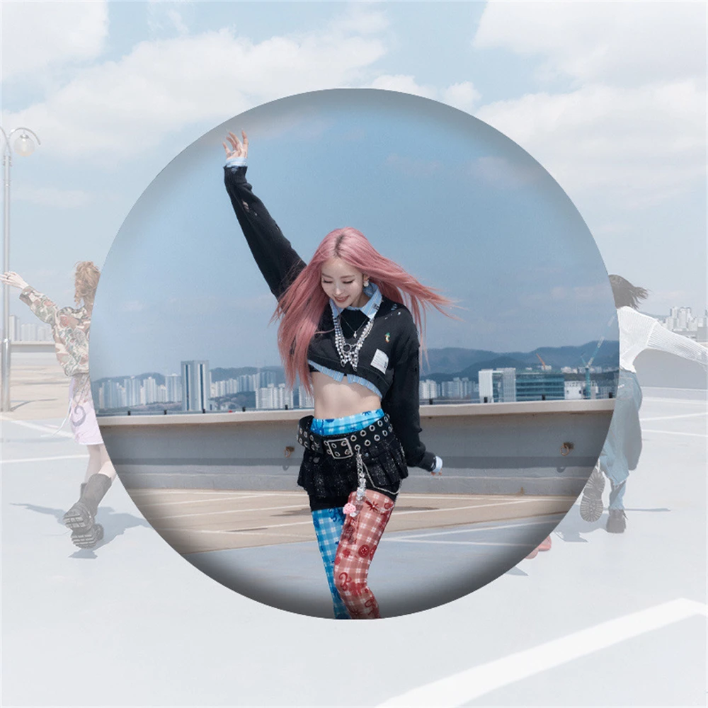KPOP MEOVV Album MY EYES OPEN VVIDE Metal Badge Member Photo