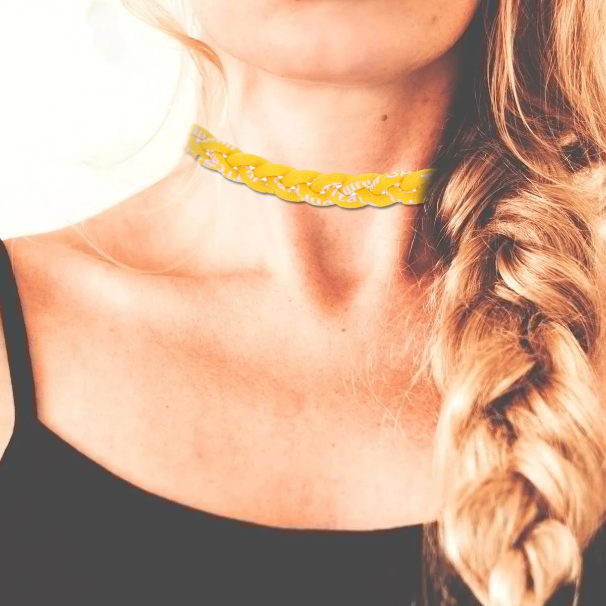 Collier Phiten Tornado Titane – Noir/Or – Taille 18 Pouces – Neuf