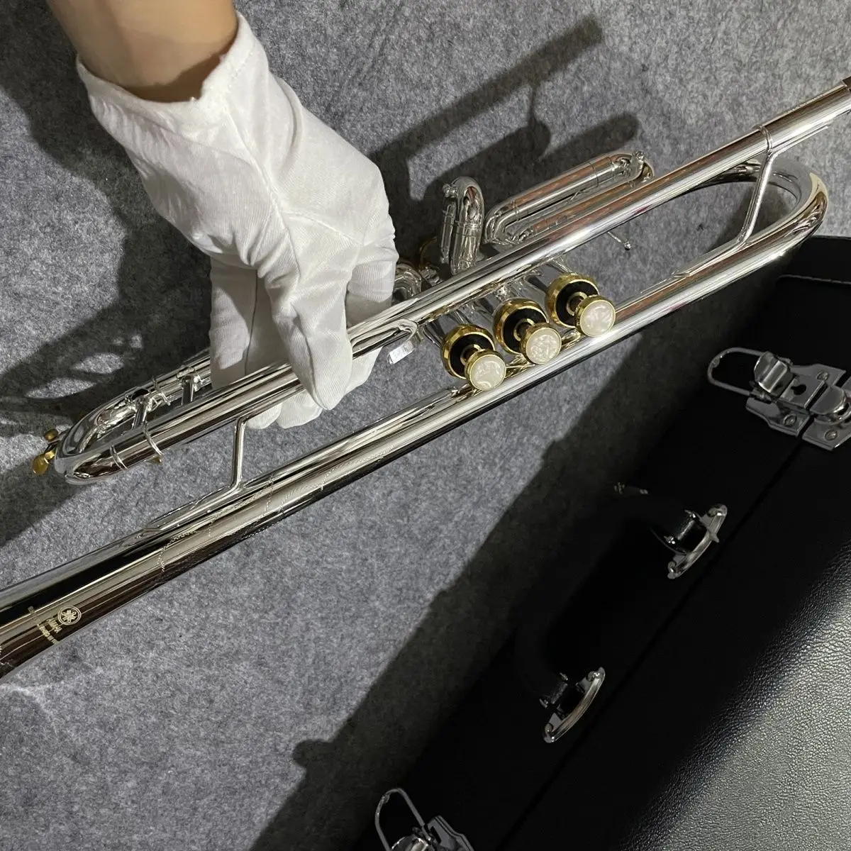 Trumpet b-flat YTR-8335GS two-color silver body gold key professional examination playing instrument