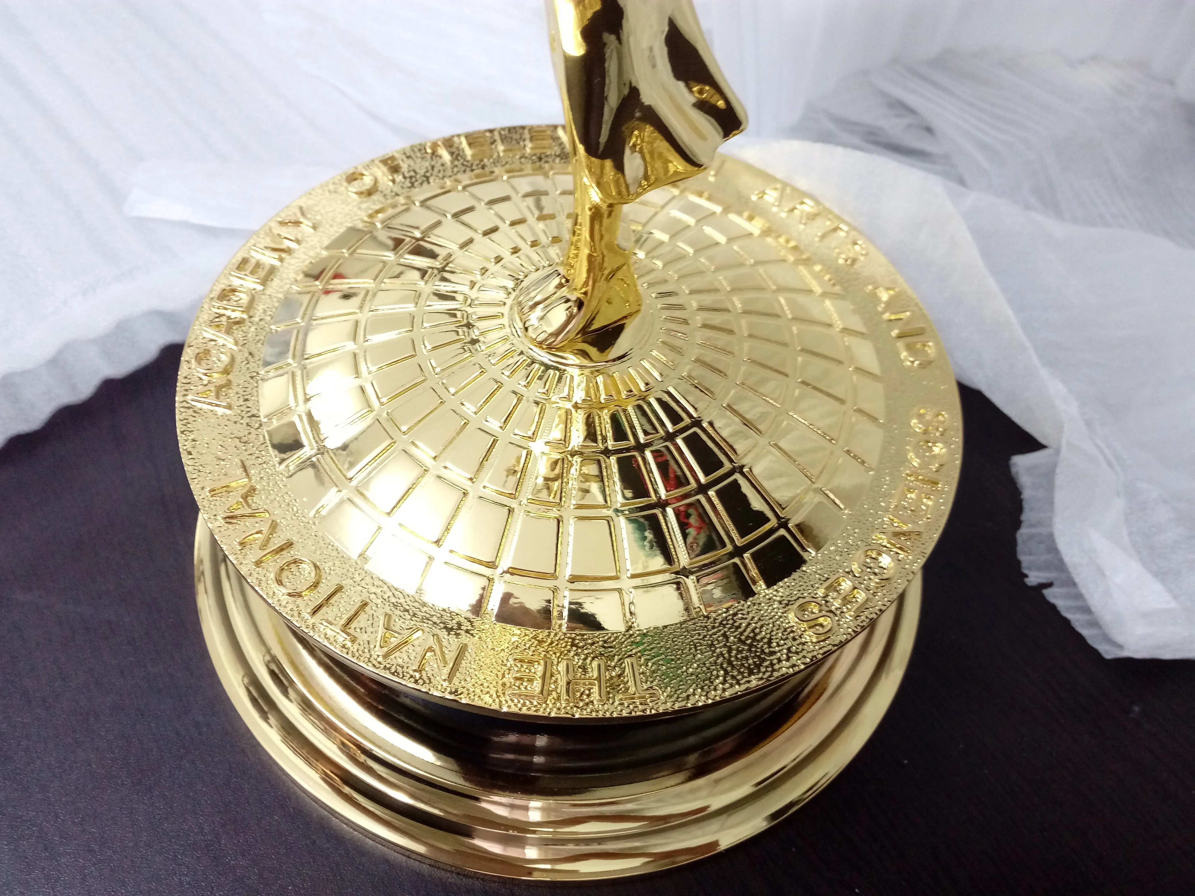 15.5 inch Height Emmy Trophy 1:1 replica Emmy Award Trophy Replica TV Zinc Alloy Souvenirs Collections Nice Gift