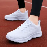 Baskets décontractées pour femmes, chaussures de marche respirantes, chaussures plates en maille, chaussures de sport blanches pour dames, nouvelle mode, 2024 5