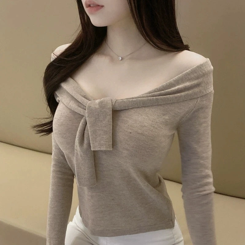 [Threetimes] Jennie-Inspired Korean Slanted Shoulder Long-Sleeve T-Shirt
