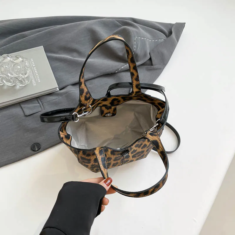 2025, neue Mini-Eimer-Umhängetaschen für Damen, PU-Leder, Schultertaschen und Handtaschen für Mädchen, Damen, Telefon, einfache Designer-Taschen – Detail 7