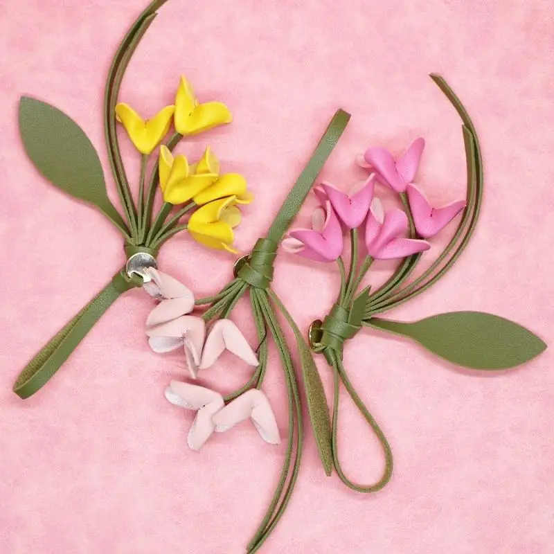 1Pcs Fashion PU Leather Simulation Osmanthus Keychain Bag Pendant Decoration Artificial Flower Backpack Hanging Ornaments Gifts