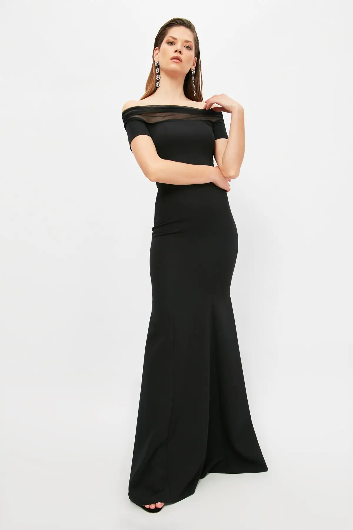 Trendyol colarinho detalhe vestido de noite &