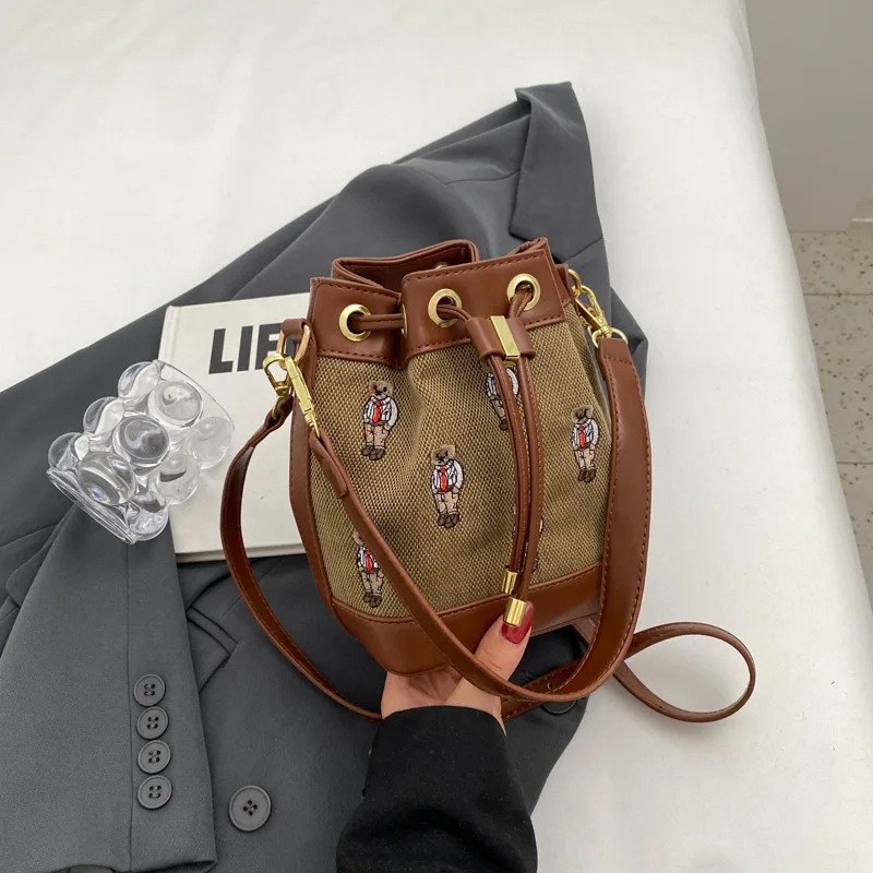 2023 High Quality Retro Fashion Bear Embroidery Versatile Bucket Simple Casual Crossbody Shoulder Bag For Women Girl
