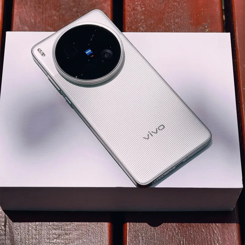 NEW ViVO X200 Ultra 5G Phone Snapdragon 8 Elite 6.82 AMOLED 120HZ