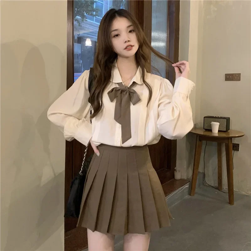 thumbnail image 1 of Falda estilo preppy para mujer, camiseta de corte A, traje de dos piezas, ropa informal plegable, camisas de manga larga con botones para otoño/invierno, 1 of 4
