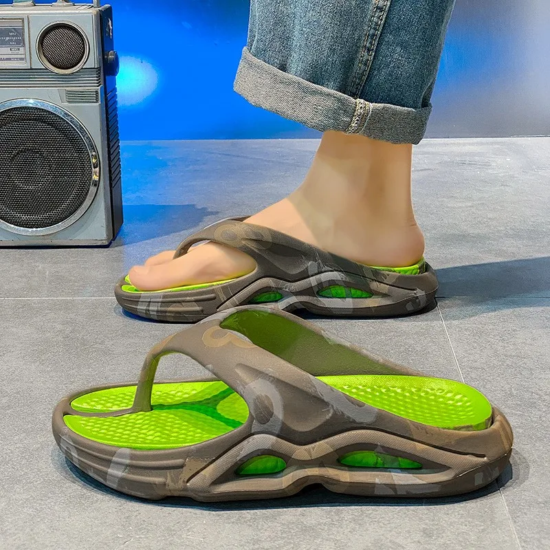 

New Men Flip Flops Outdoor Indoor Shoes Thick Soft Soled Sandals Non-slip Bathroom Men Slippers Beach Slides