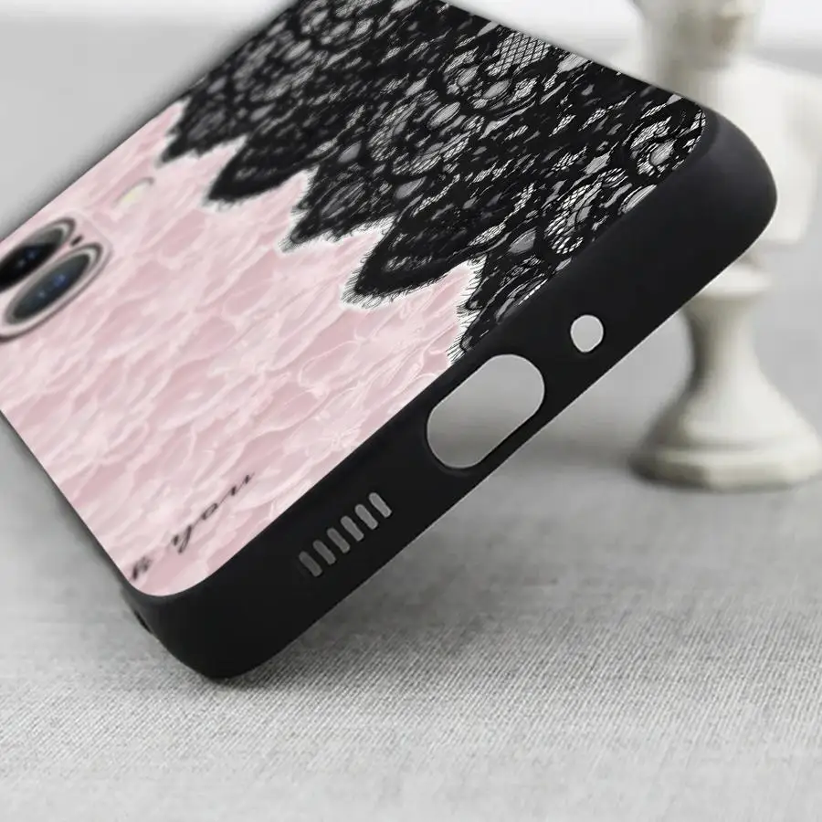 Elegant Retro Lace Art Phone Case - Stylish Protective Cover
