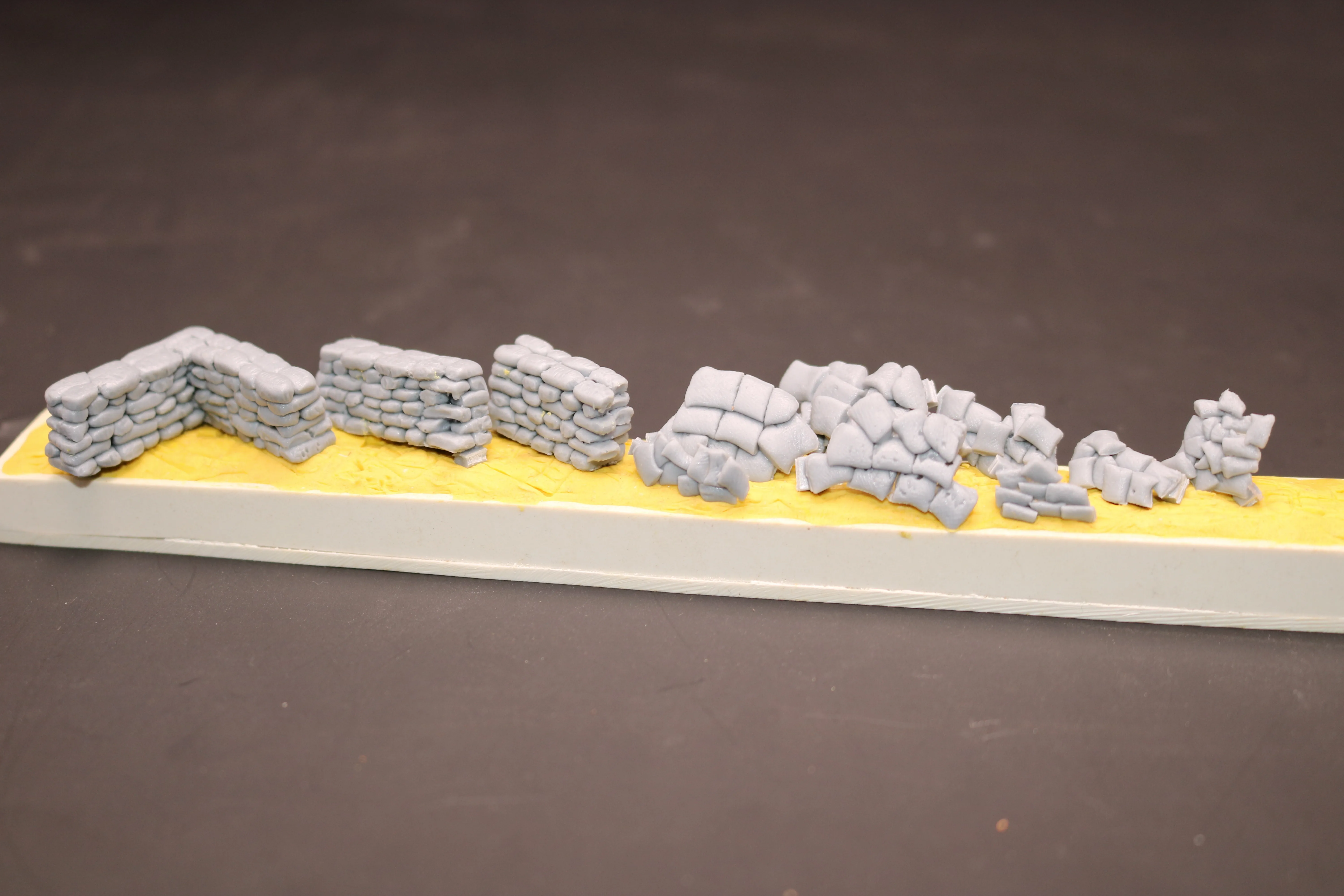 1/72 Scale Die-cast Resin Figure Tank Vehicle Sandbag Scene Layout Model Assembly Package Free Shipping (unpainted) 2