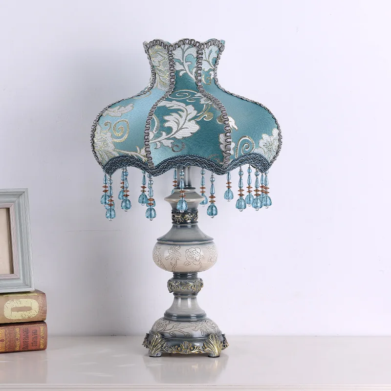 Lampada da Comodino Europea Creativa e Lussuosa Stile Americano Retrò - immagine 4