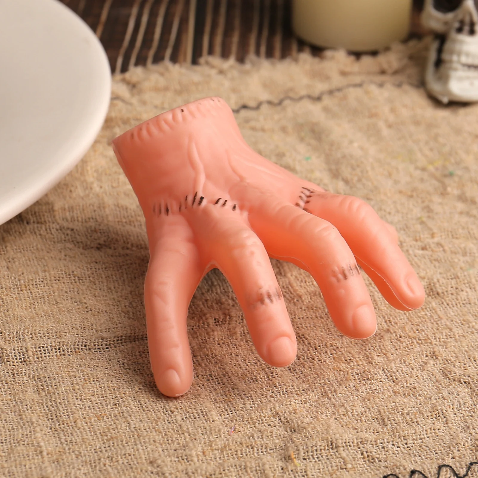 1PC Halloween Spooky Hand Hair Clip, Realistic Mini Hand Headpiece, Fun Party Hair Accessory