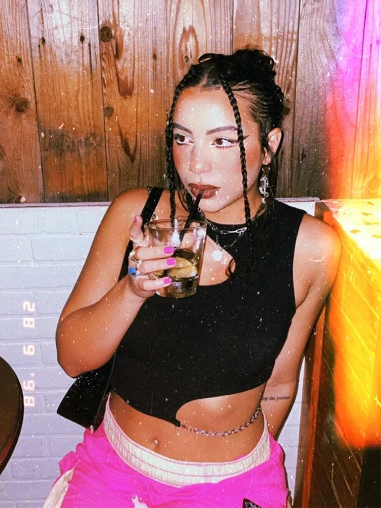 High Street Grunge Chain Cut Out Crop Top Women Summer Y2K Clothes Solid Black Asymmetrical Neck Sleeveless Tank Top Streetwear - Image 4