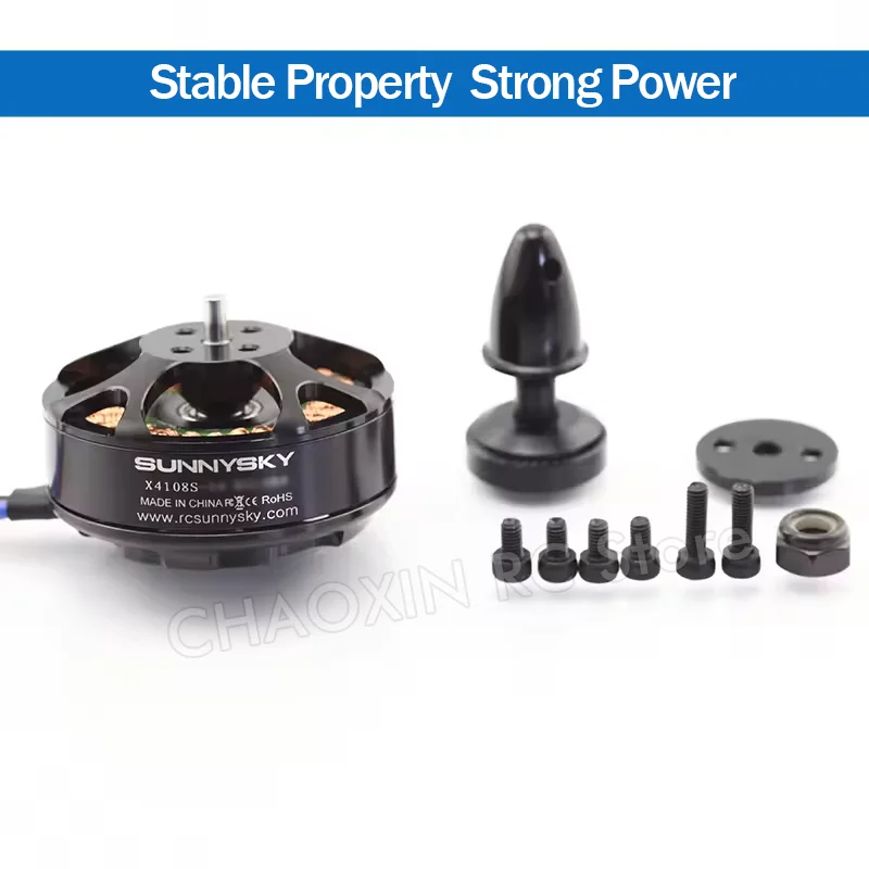 Moteur brushless RC KV600 avec câbles de connexion et support de montage en métal.