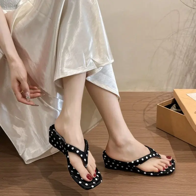 Women's Thick Heel Sandals Summer 2026 New Style Outdoor Wearable Slip-On Toe Post with Skirt Vacation Beach Cool Sandals 3